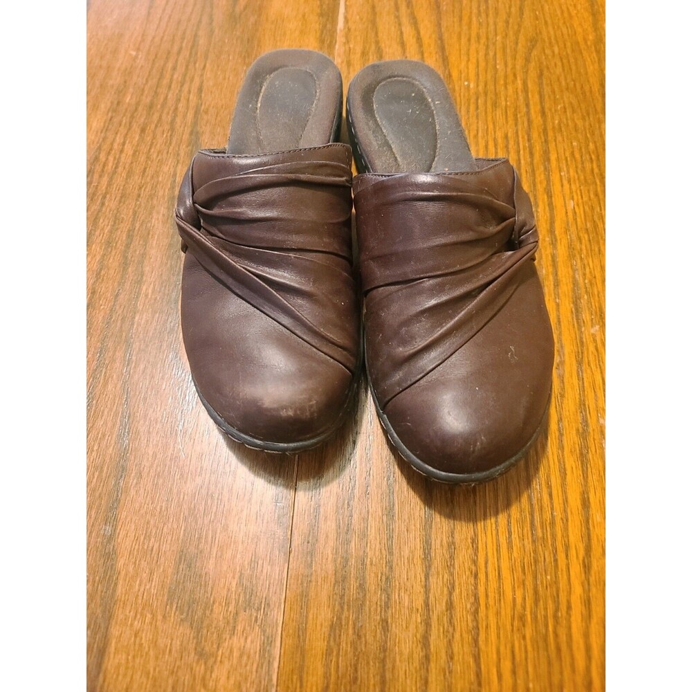 CLARKS Leather Womens SHOES--SIZE 7 Narrow, BROWN